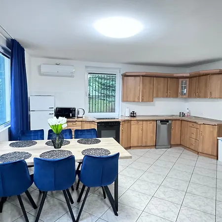 W Glebi Lasu Nad Stawem Дом отдыха *